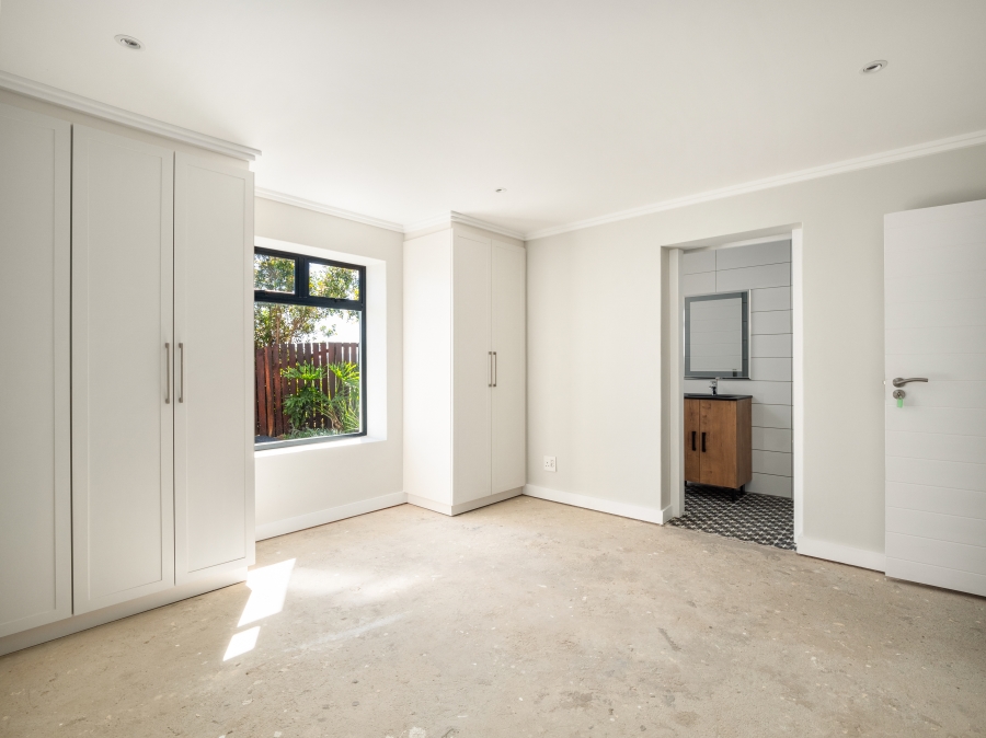 5 Bedroom Property for Sale in Paradise Western Cape